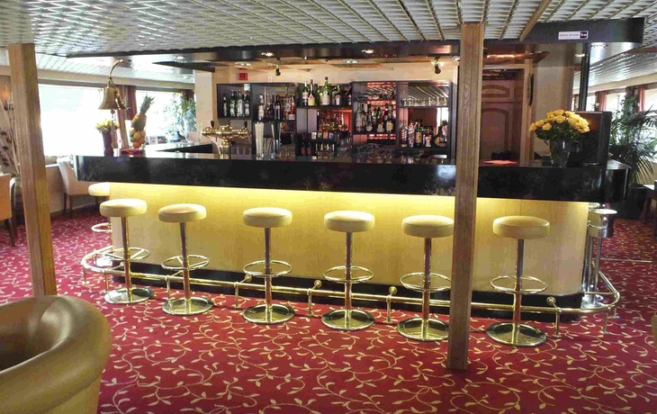 Salon / Bar