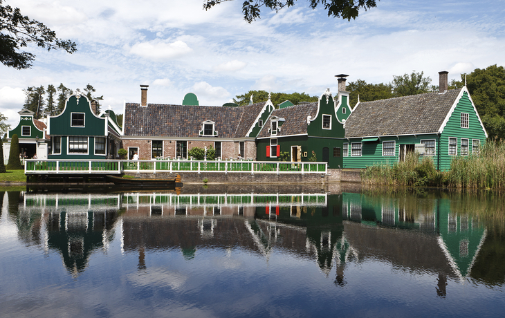 Typisches Haus auf dem Tonle Sap See, Kambodscha. - © Lukasz Janyst - stock.adobe.com