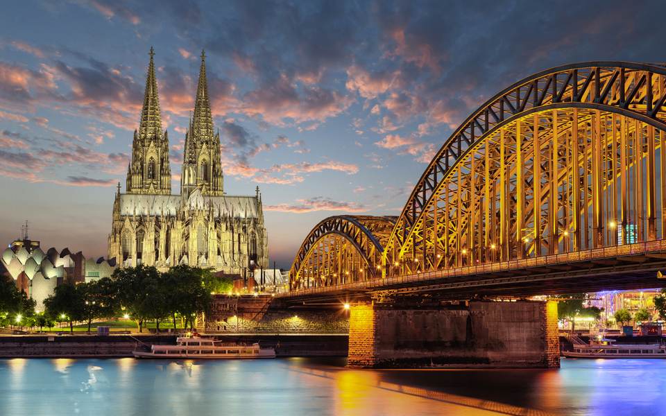 Cathédrale de Cologne sur le Rhin - © pixelliebe - stock.adobe.com