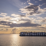 RV Mekong Discovery*****