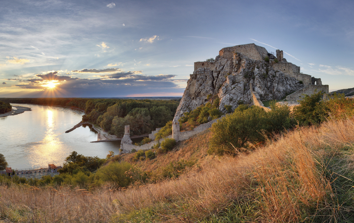 Ruines du château de Devin sur le Danube, près de Bratislava - © Getty Images/iStockphoto