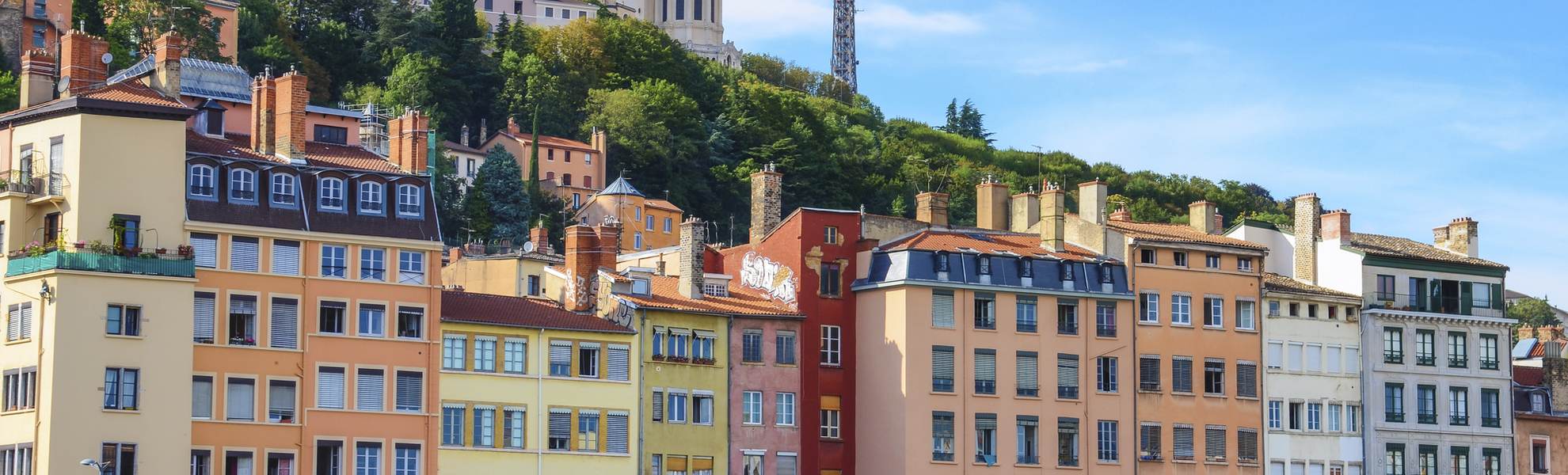Maisons colorées le long des quais de la Saône, à Lyon - © shutterstock_114141892