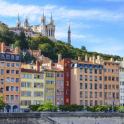 Maisons colorées le long des quais de la Saône, à Lyon