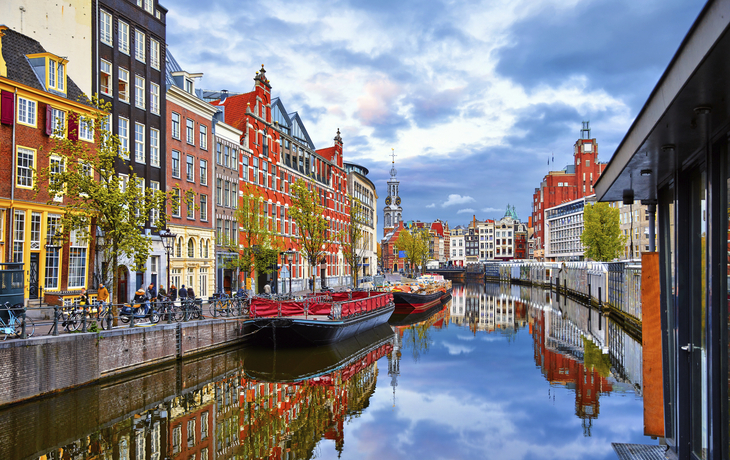 © Yasonya - stock.adobe.com - Grachten in Amsterdam