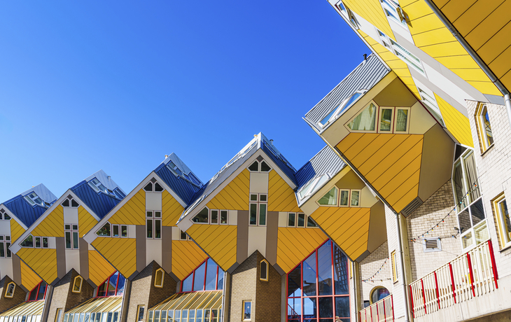 © Ilja - stock.adobe.com - Würfelhäuser in Rotterdam
